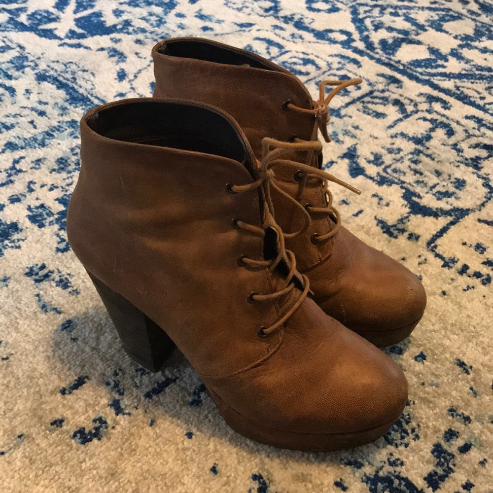 Steve Madden Lace-up ankle boots.